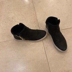 Kenneth Cole black suede booties